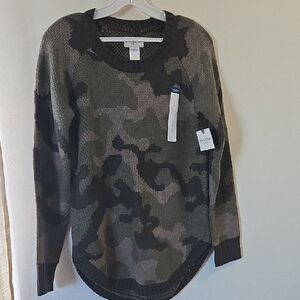Arizona Jean Company Green and Black Camo Sweater